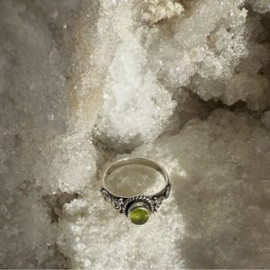 .925 silver ring pridot